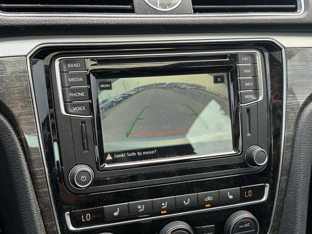 Used 2017 Volkswagen Passat 1.8T SEL Premium FWD image 10