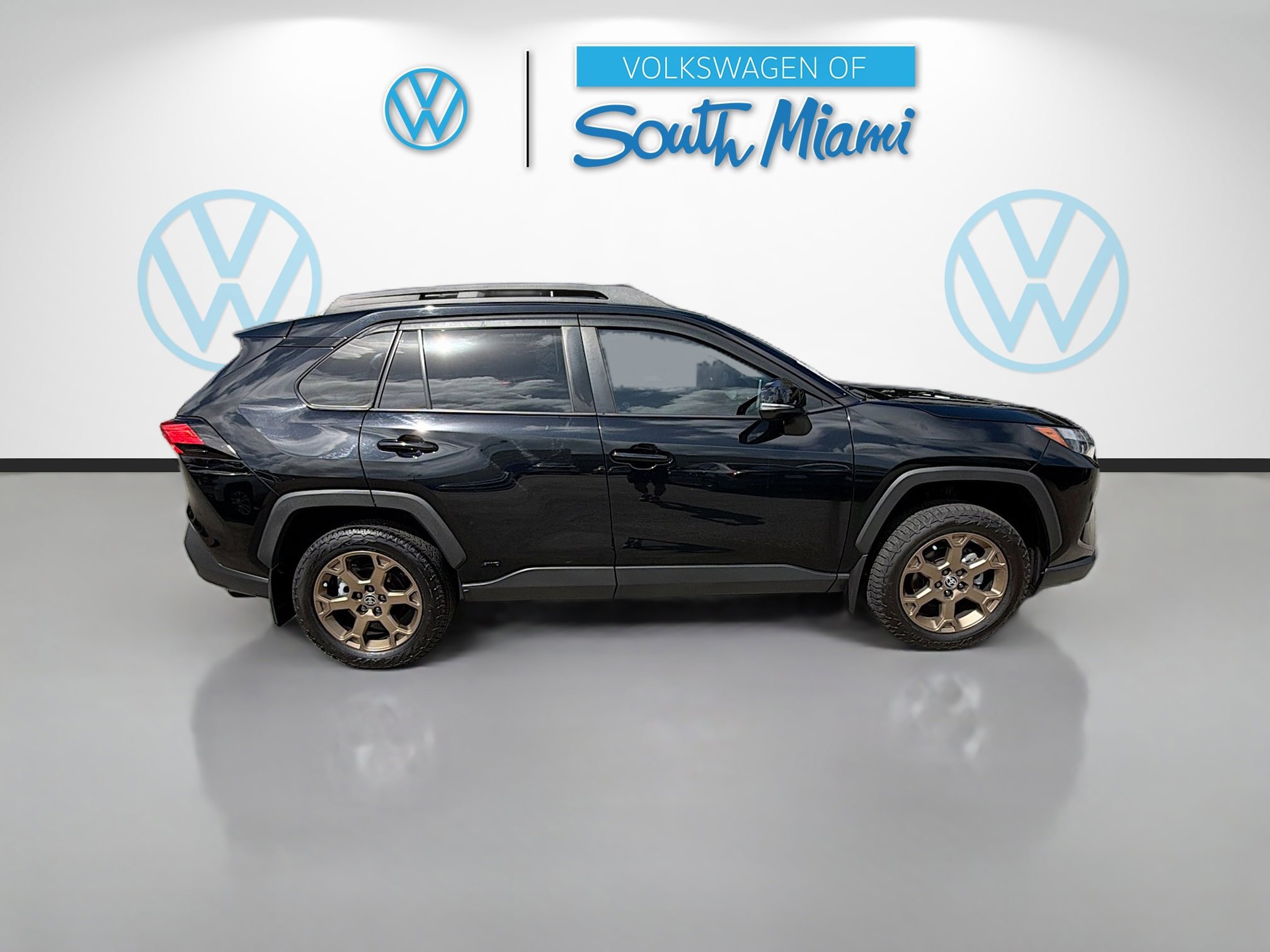 Used 2023 Toyota RAV4 Hybrid Woodland image 8