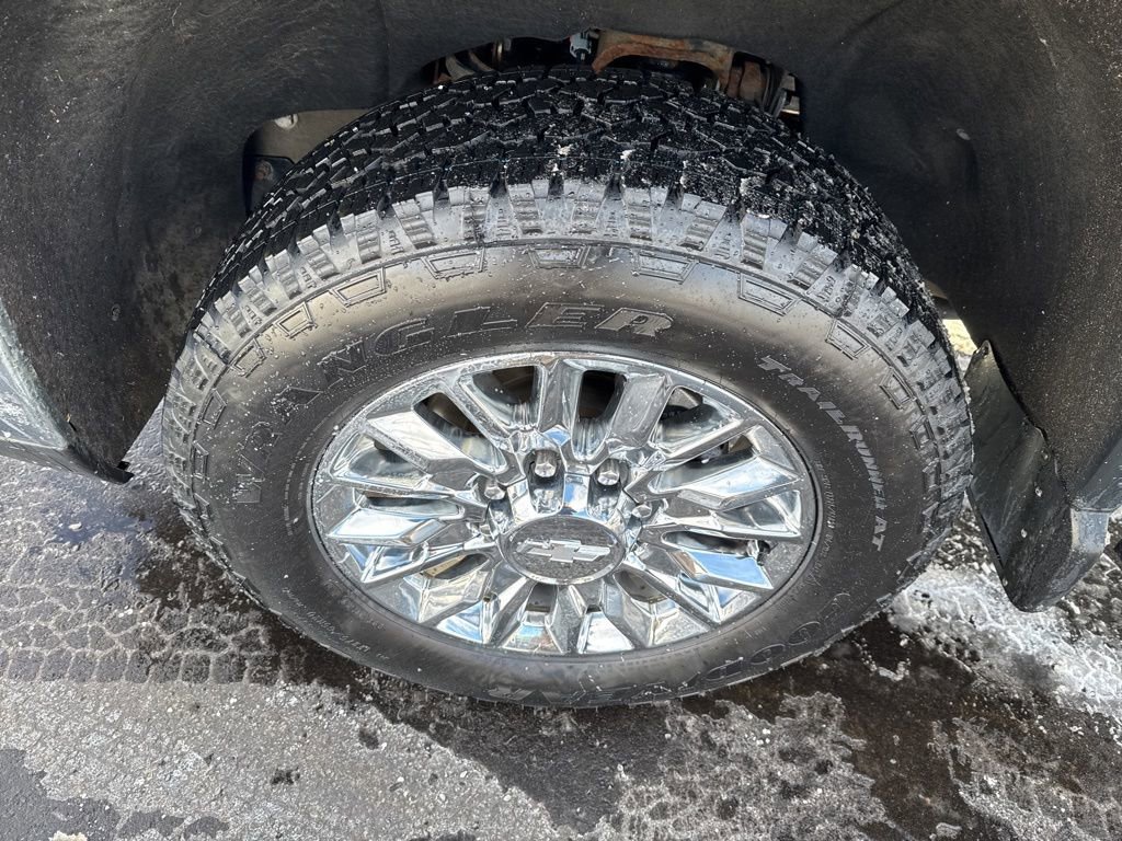 Used 2024 Chevrolet Silverado 2500 LTZ w/ LTZ Convenience Package image 10