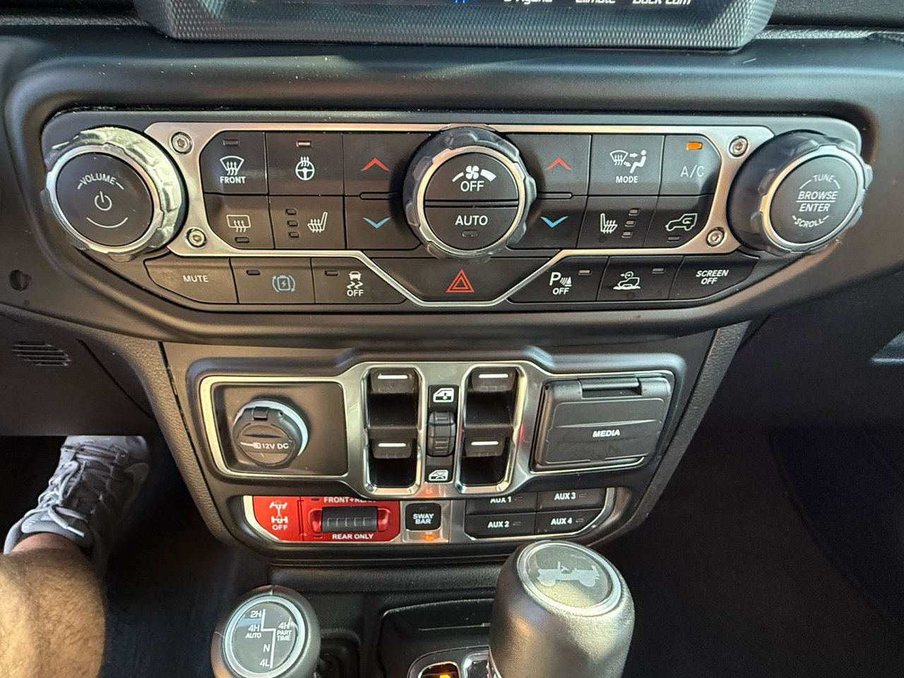 Used 2022 Jeep Wrangler Unlimited Rubicon 4xe w/ Dual Top Group image 26