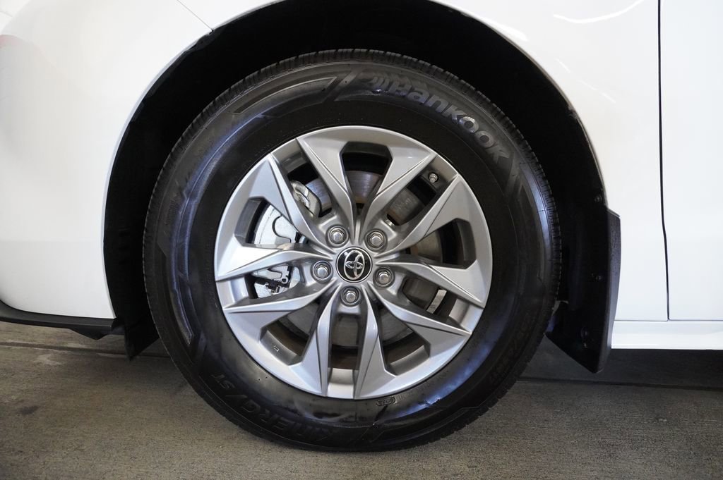 Certified 2022 Toyota Sienna LE image 20