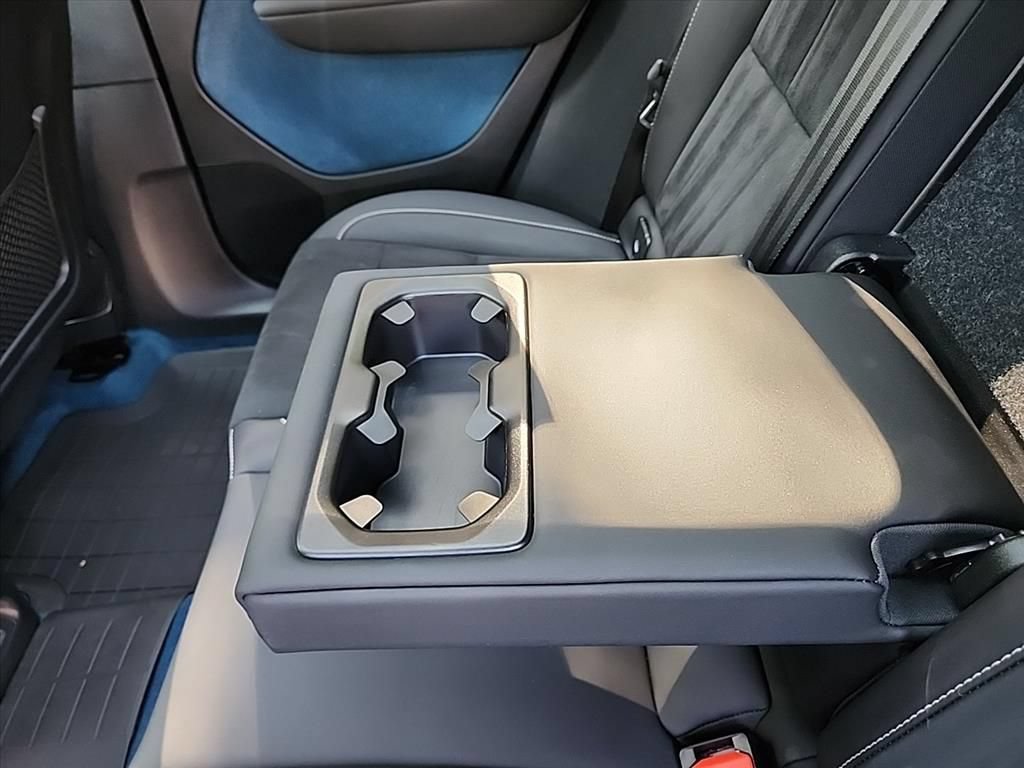 Certified 2024 Volvo XC40 Recharge Ultimate w/ Protection Package Premier AWD/4WD image 28