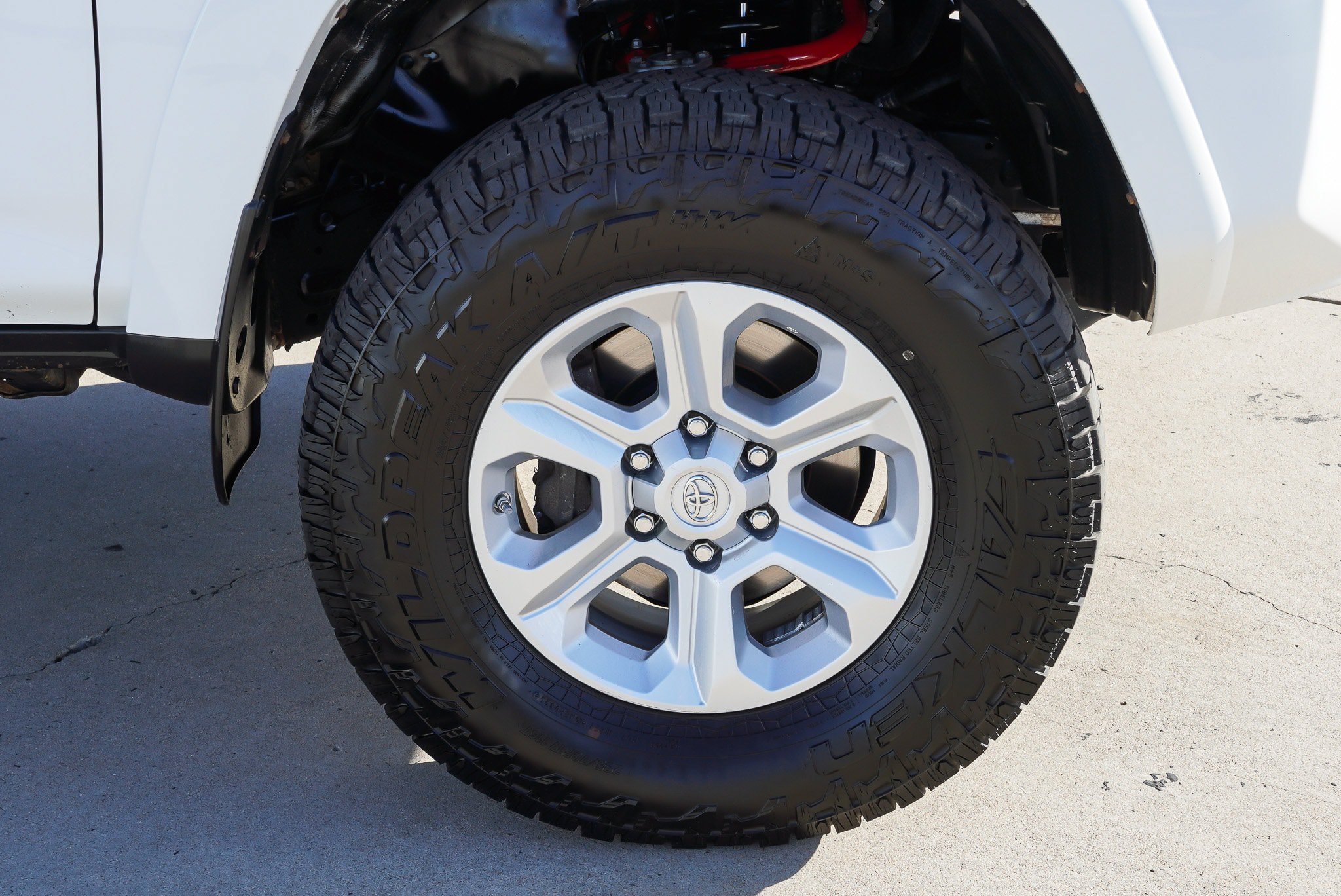 Used 2018 Toyota 4Runner SR5 AWD/4WD image 10