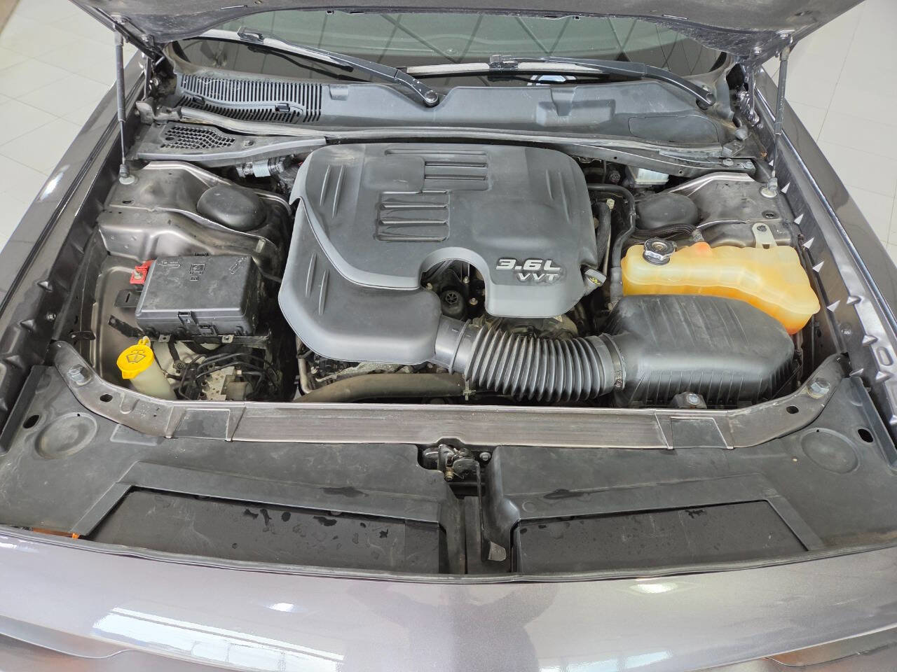 Used 2018 Dodge Challenger SXT image 33