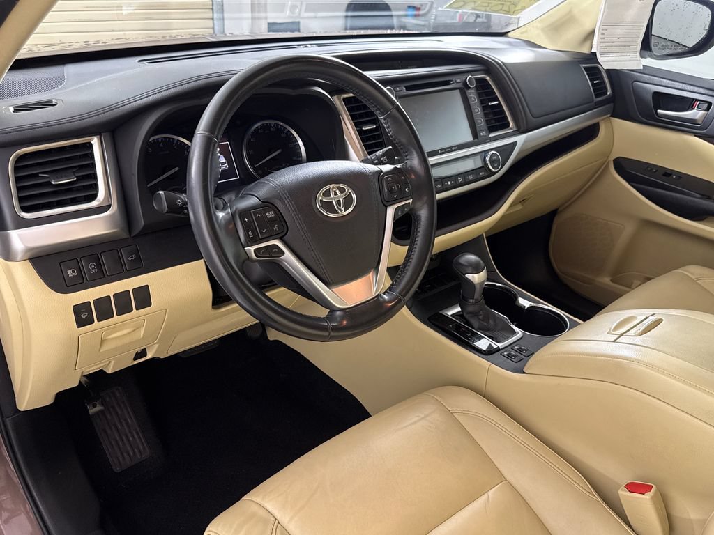 Used 2017 Toyota Highlander XLE FWD image 14