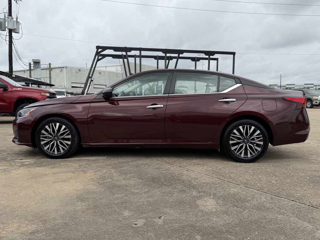 Used 2025 Nissan Altima 2.5 SV FWD image 6