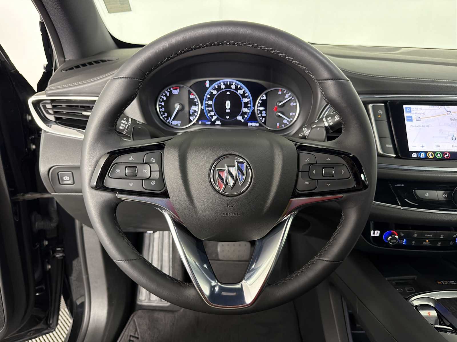 Certified 2023 Buick Enclave Avenir FWD image 25