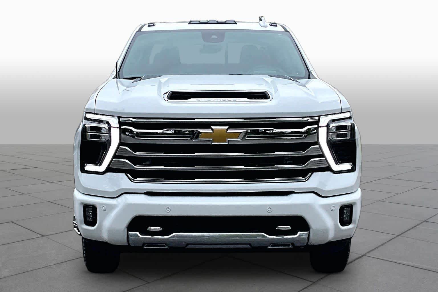 Used 2024 Chevrolet Silverado 3500 High Country w/ High Country Premium Package AWD/4WD image 4