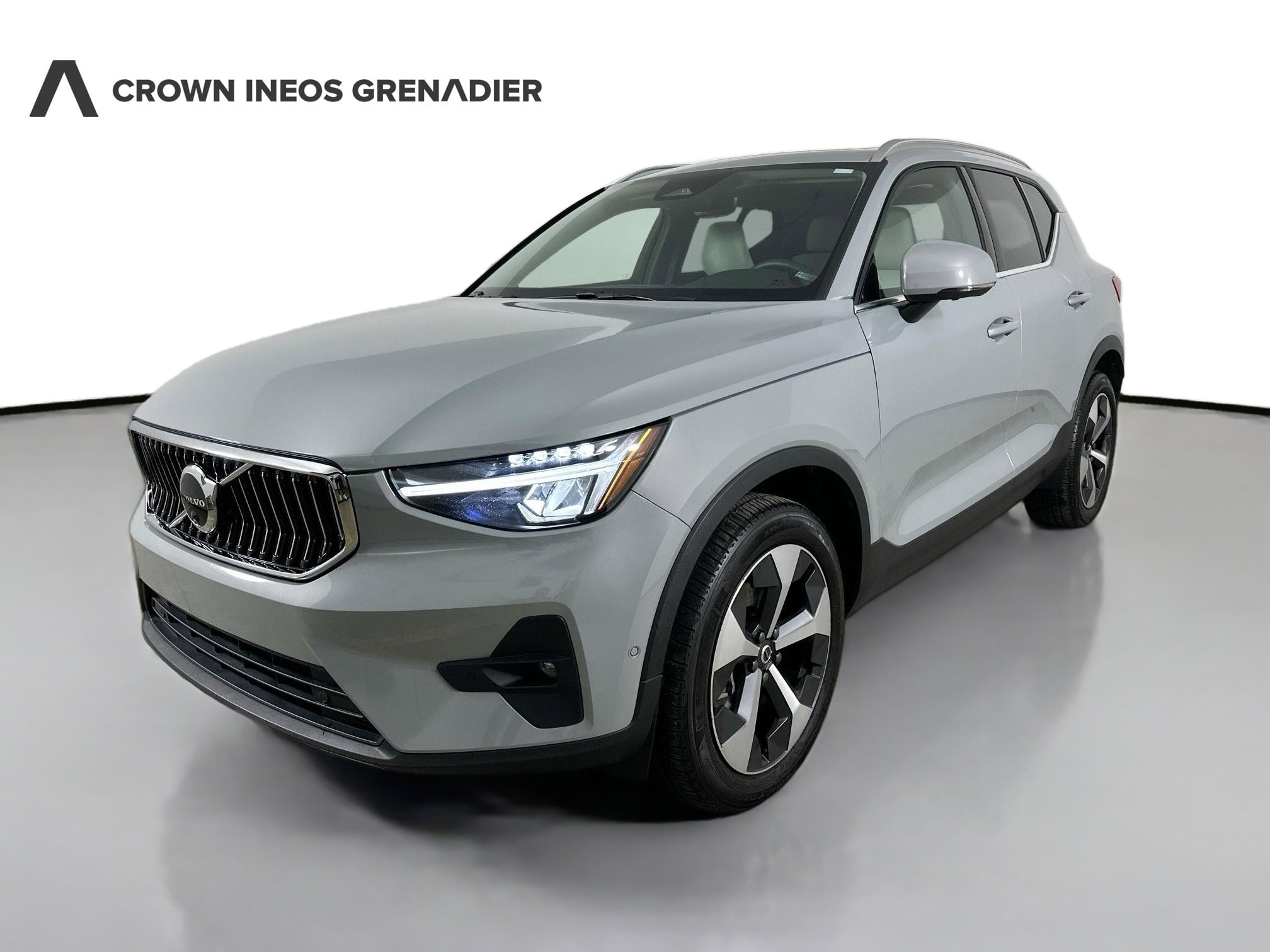 Used 2024 Volvo XC40 B5 Plus