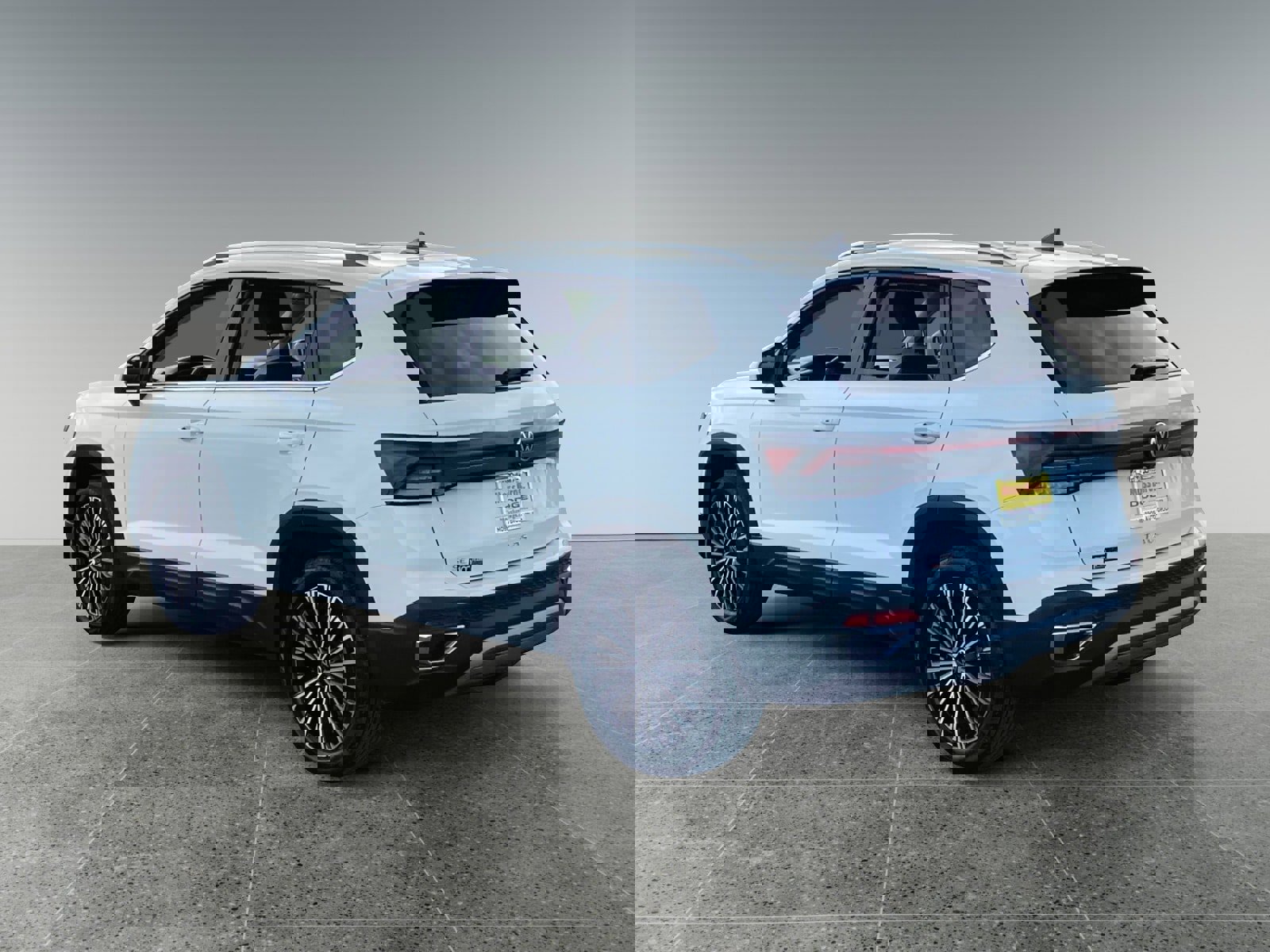 Used 2025 Volkswagen Taos SE image 3