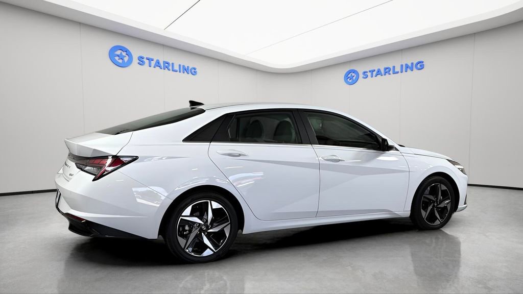 Used 2022 Hyundai Elantra Limited w/ Cargo Package FWD image 11