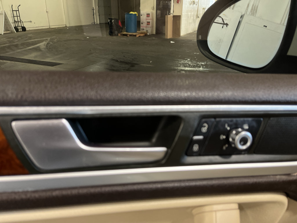 Used 2013 Volkswagen Touareg VR6 AWD/4WD image 27