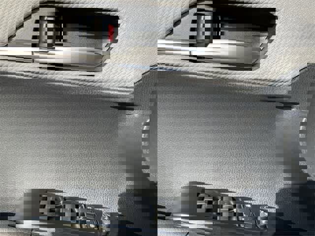 Used 2025 Toyota Camry SE image 14