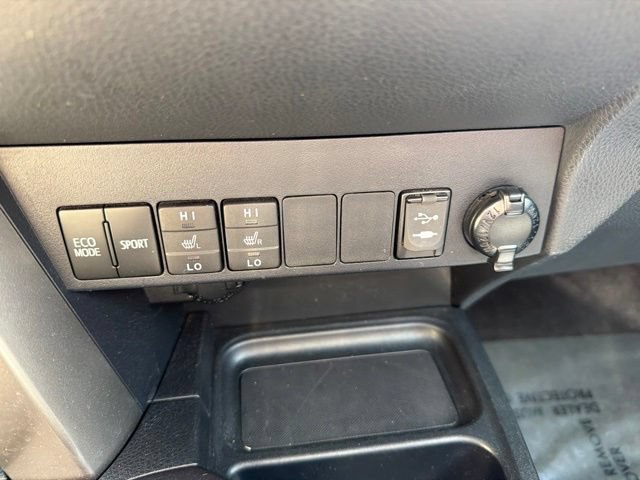 Used 2018 Toyota RAV4 XLE AWD/4WD image 18