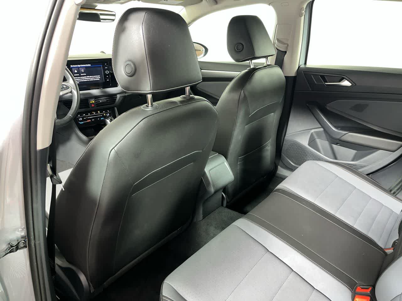 Used 2025 Volkswagen Jetta SE FWD image 25