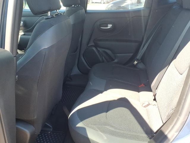 Used 2023 Jeep Renegade Altitude AWD/4WD image 13