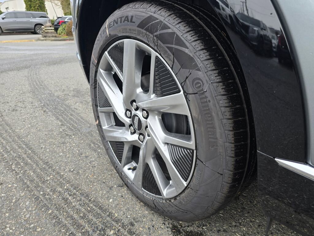 New 2026 Cadillac Optiq Luxury 2 image 15