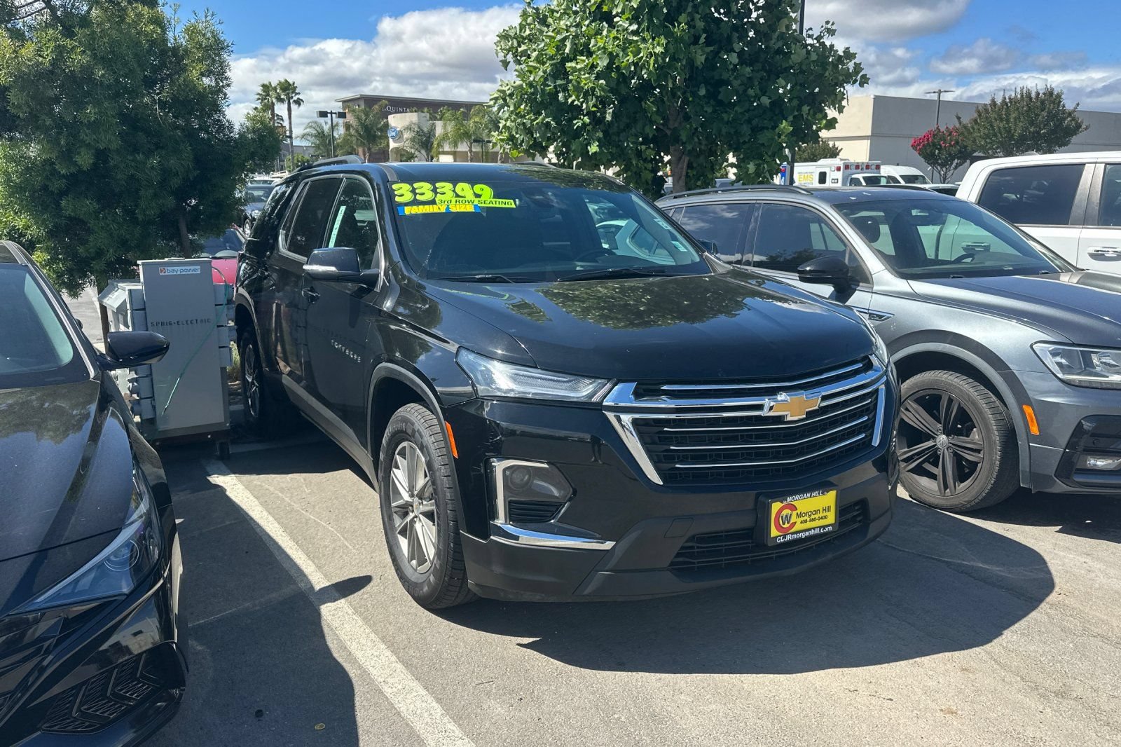 Used 2023 Chevrolet Traverse LT FWD image 2