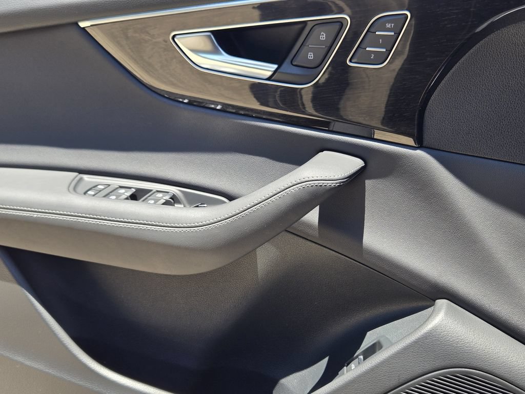 Certified 2025 Audi Q8 Premium Plus AWD/4WD image 28