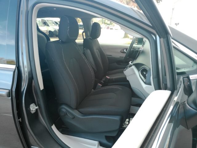 Used 2023 Chrysler Voyager LX FWD image 21