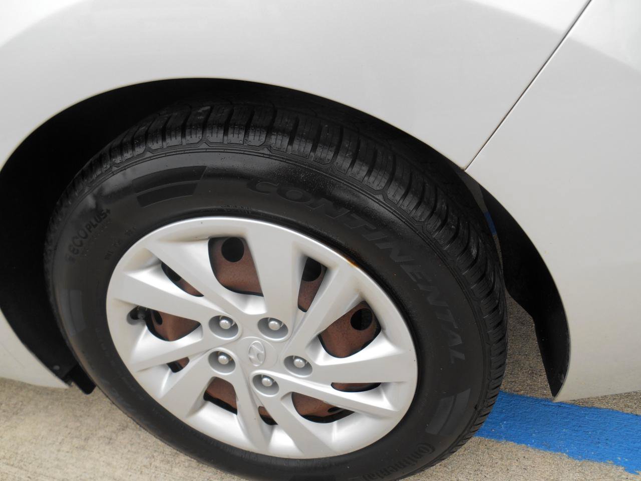 Used 2019 Hyundai Elantra SE FWD image 12