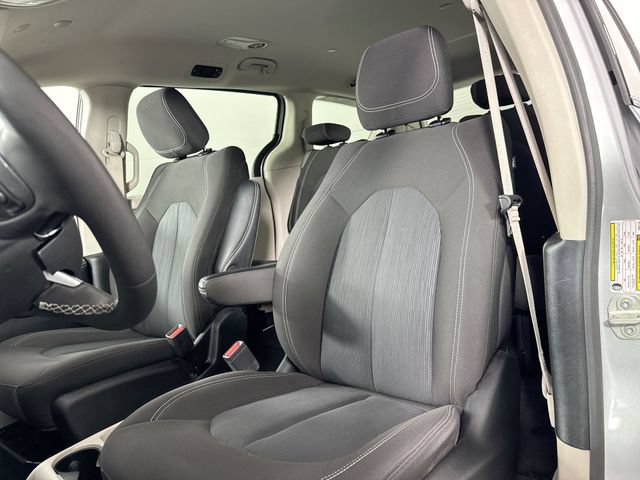Used 2023 Chrysler Voyager LX FWD image 18