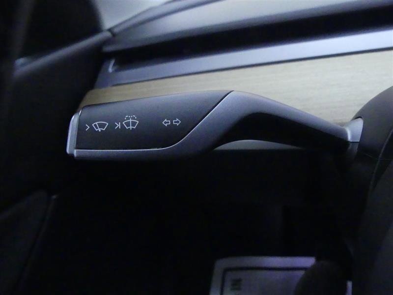 Used 2021 Tesla Model Y Long Range image 18