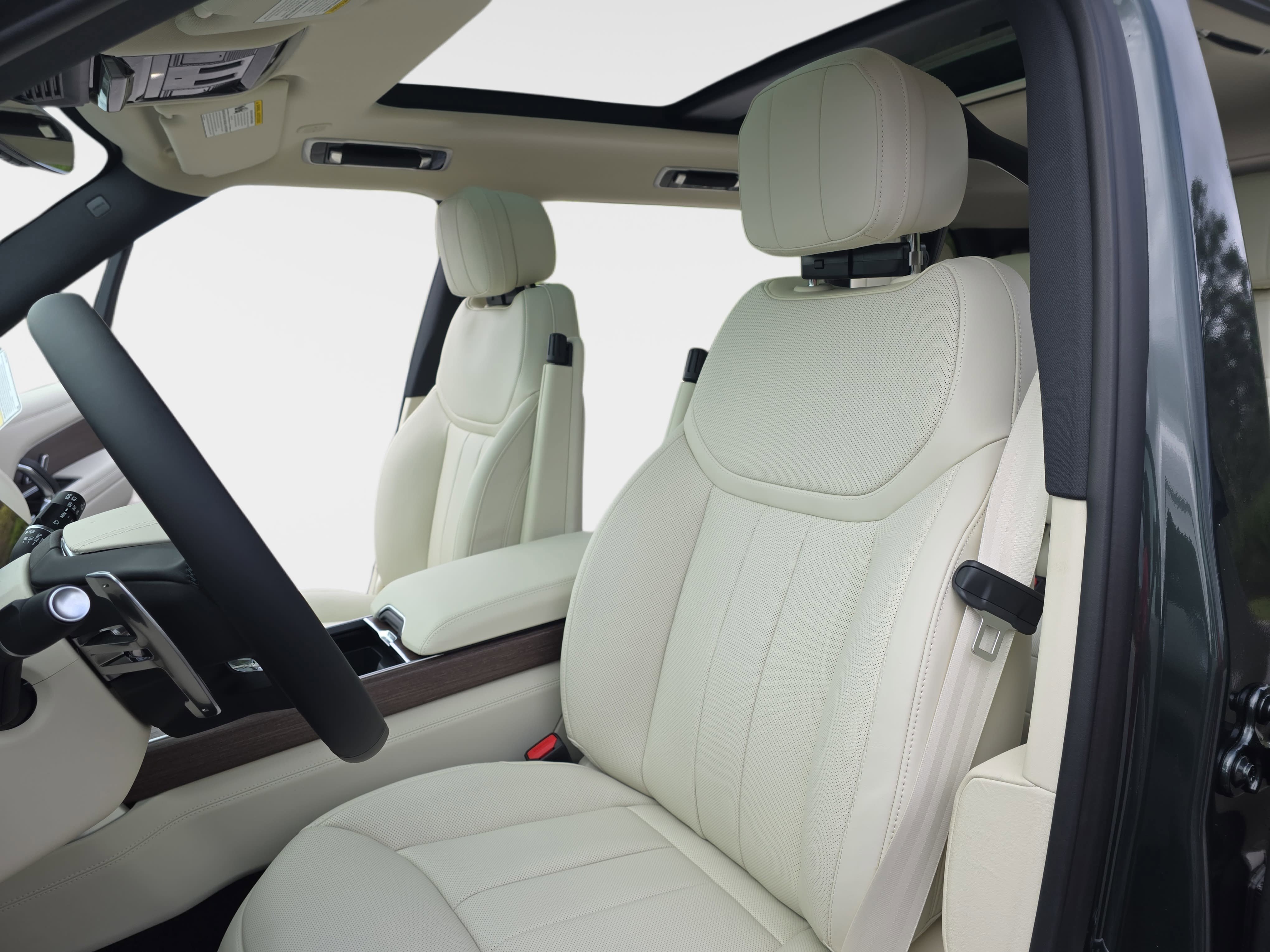 New 2026 Land Rover Range Rover Long Wheelbase SE AWD/4WD image 17