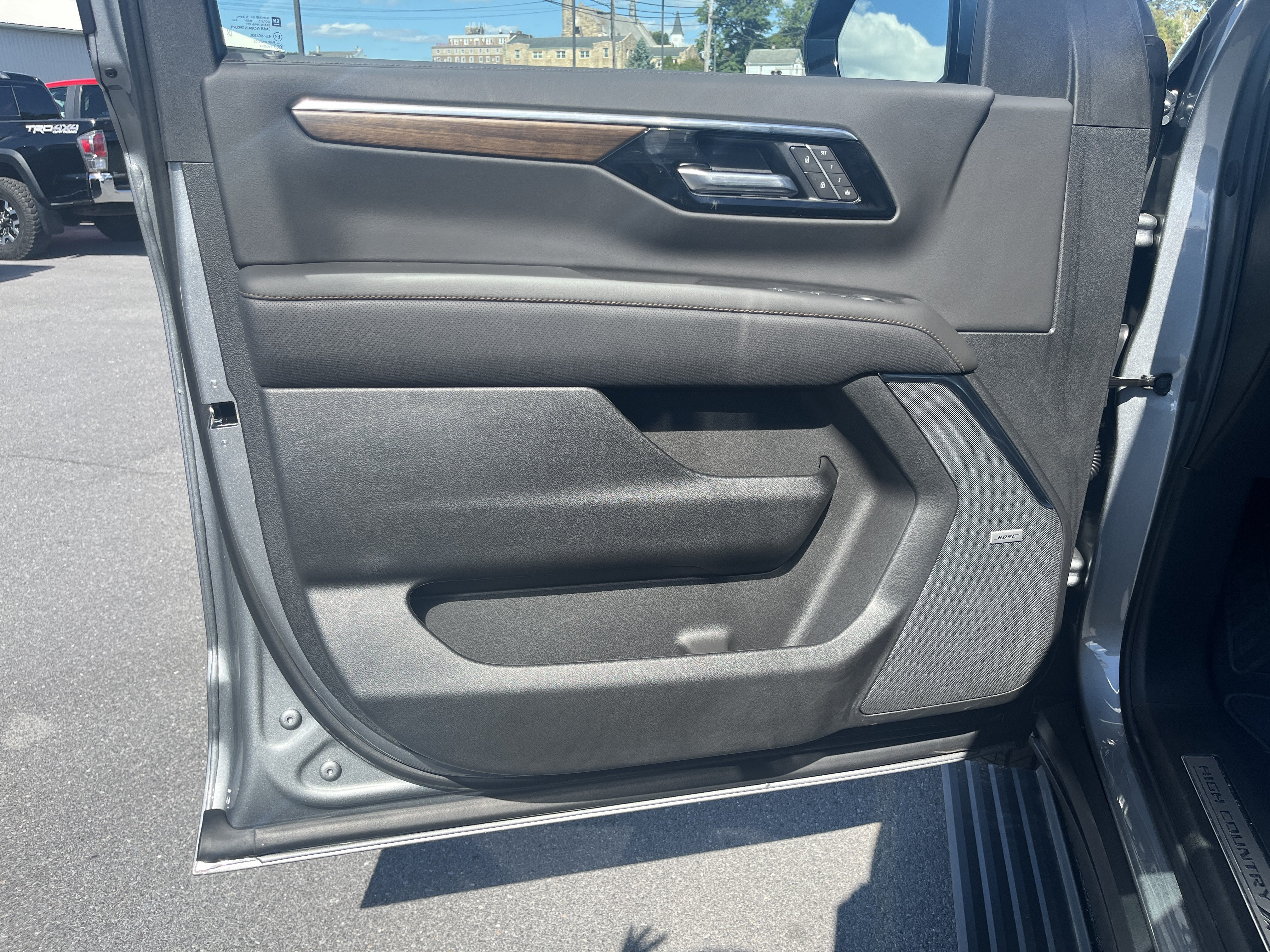 New 2026 Chevrolet Tahoe High Country AWD/4WD image 18
