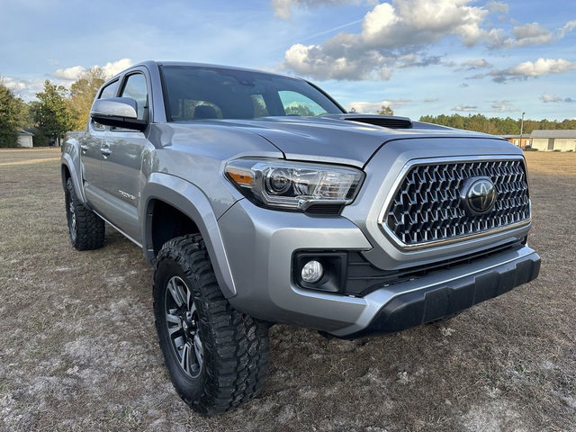Used 2018 Toyota Tacoma TRD Sport image 3