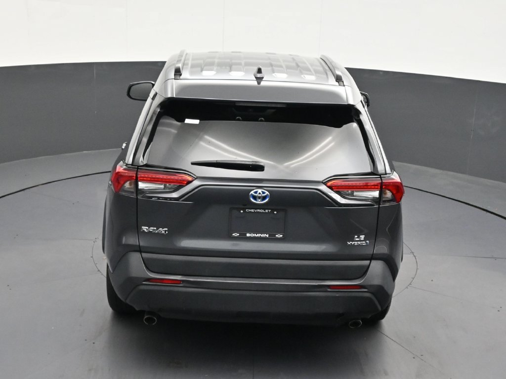 Used 2022 Toyota RAV4 LE AWD/4WD image 18