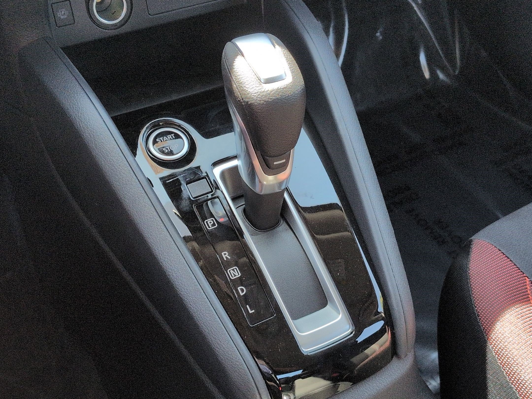 New 2025 Nissan Versa SR w/ Trunk Package image 18