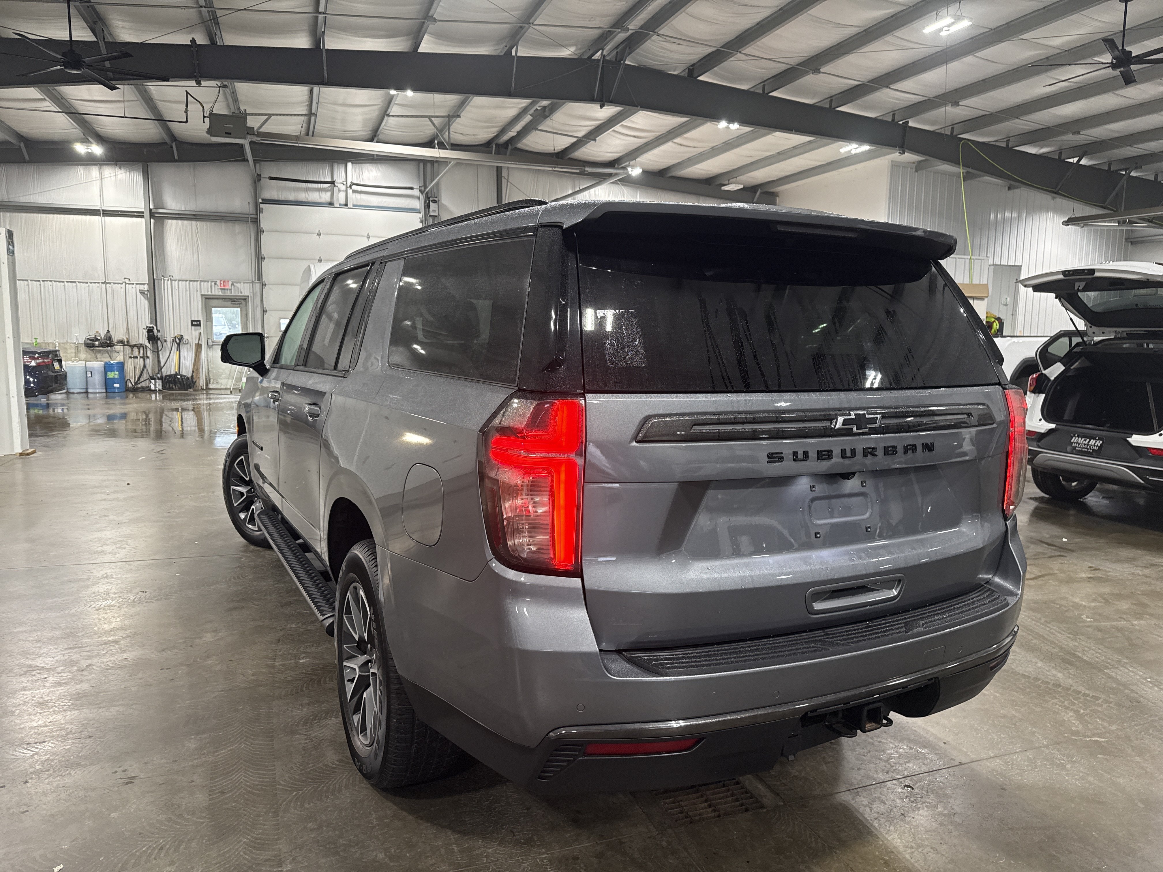 Used 2022 Chevrolet Suburban Z71 w/ Luxury Package AWD/4WD image 5