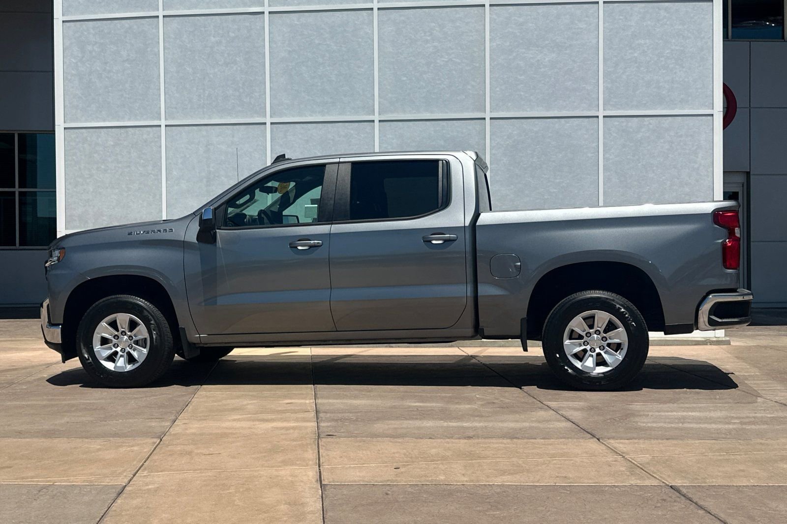 Used 2021 Chevrolet Silverado 1500 LT w/ Bed Protection Package RWD image 7