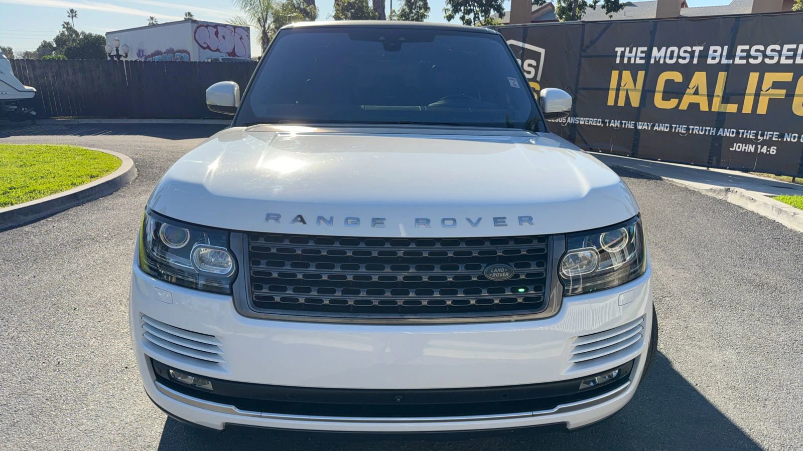 Used 2017 Land Rover Range Rover image 2