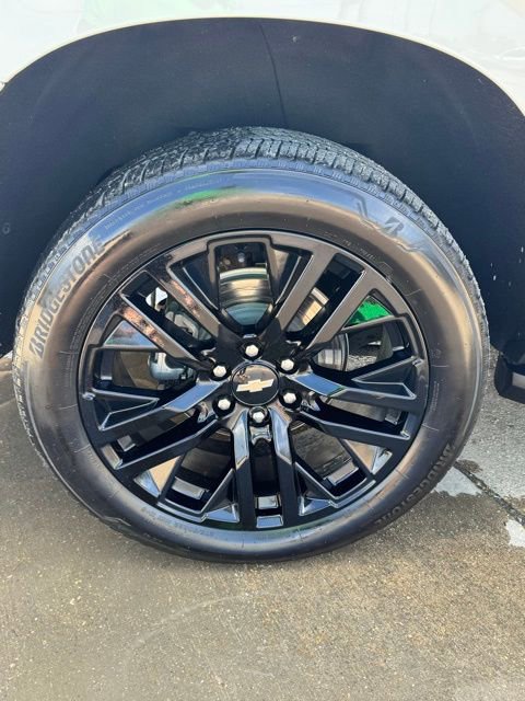 Used 2024 Chevrolet Suburban High Country w/ Advanced Technology Package image 7