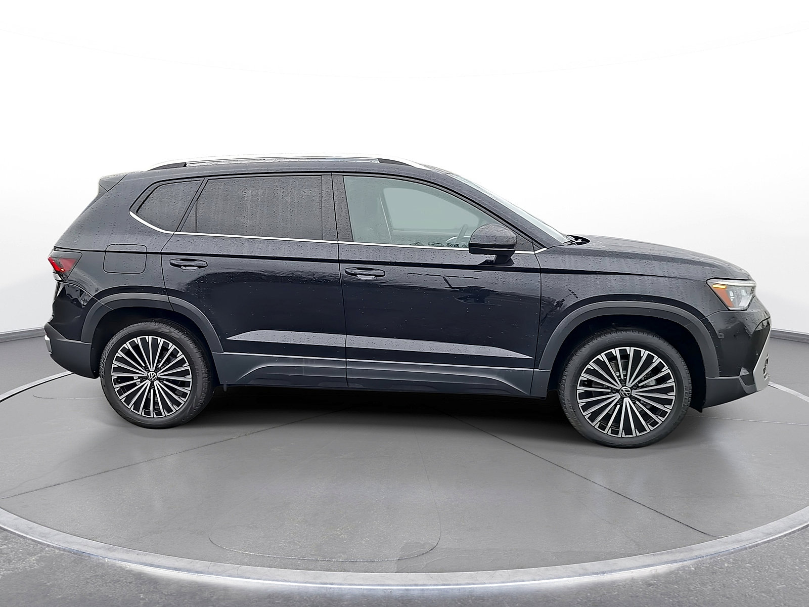 Used 2025 Volkswagen Taos SE FWD image 9