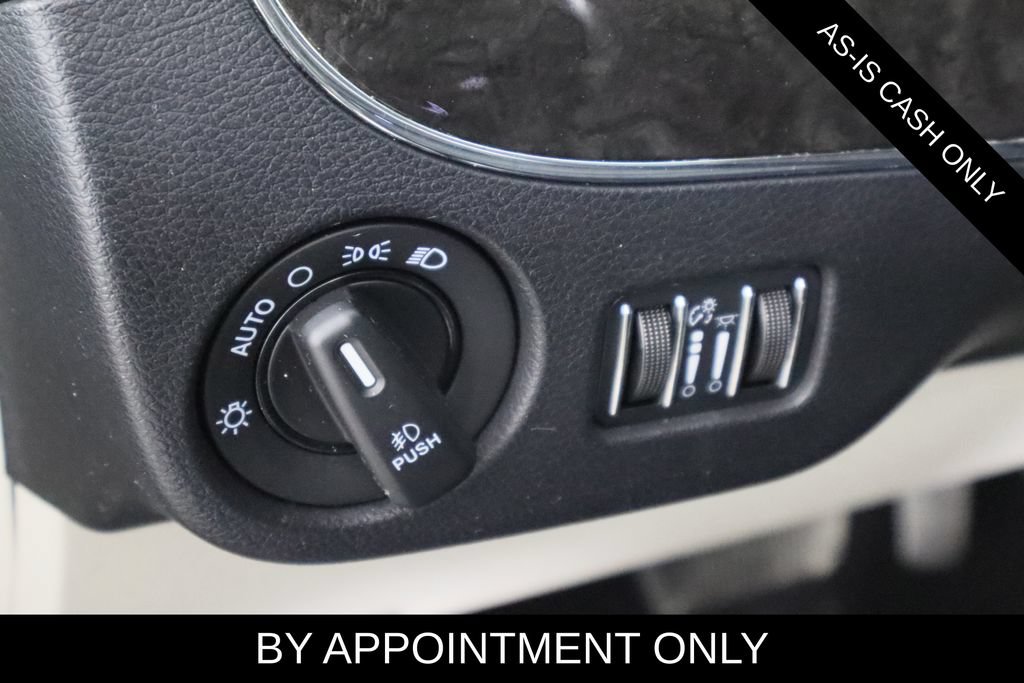 Used 2014 Chrysler Town & Country Touring FWD image 16