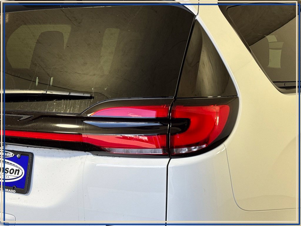 New 2027 Chrysler Pacifica Select AWD/4WD image 7