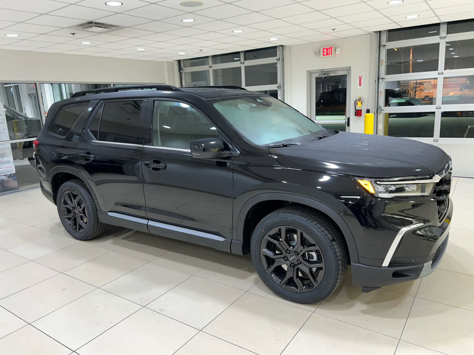 New 2025 Honda Pilot Touring image 1