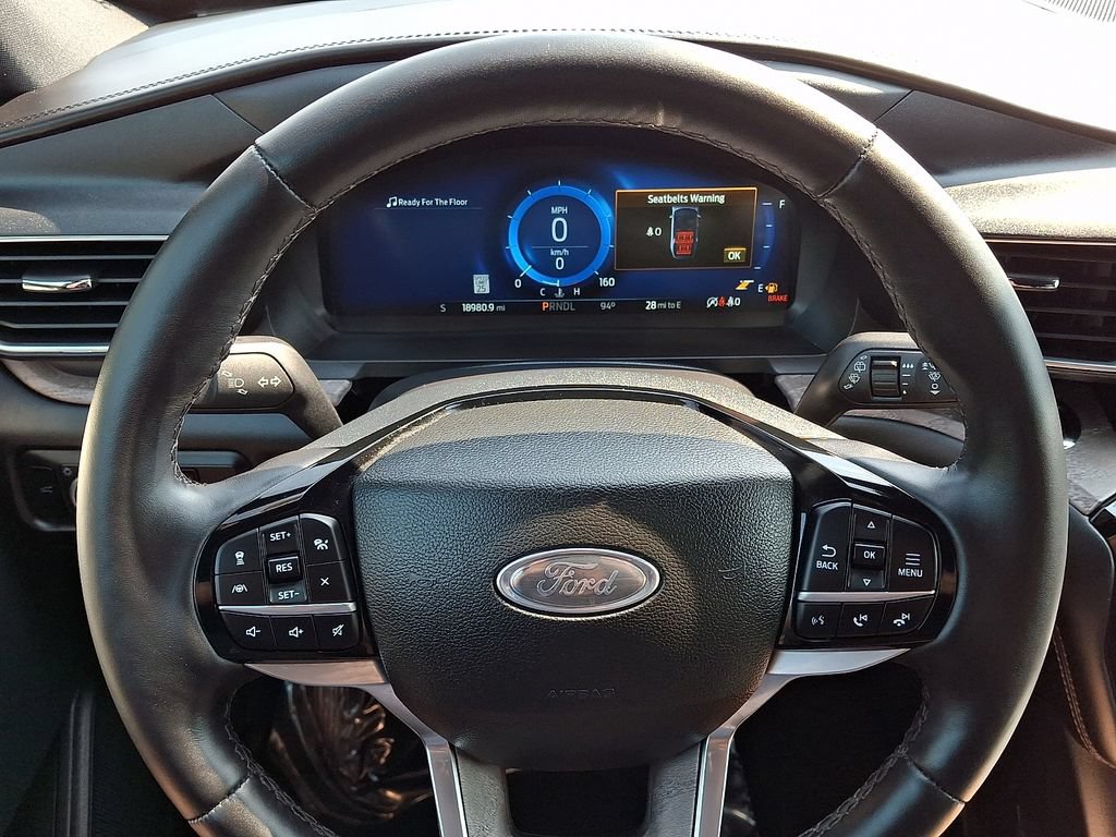 Used 2023 Ford Explorer Platinum w/ Technology Package AWD/4WD image 21