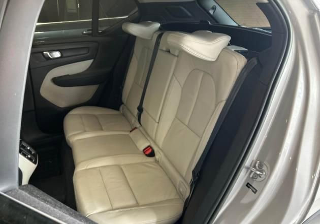 Used 2023 Volvo XC40 B5 Ultimate w/ Climate Package image 4