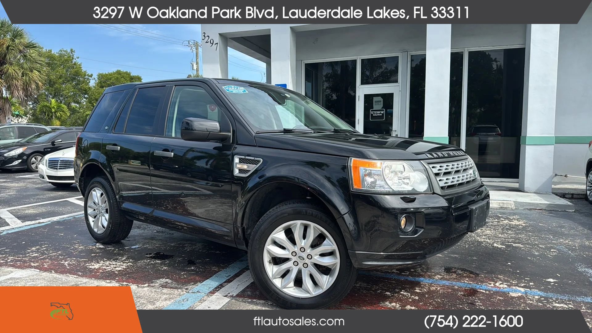 Used 2011 Land Rover LR2 HSE AWD/4WD image 2