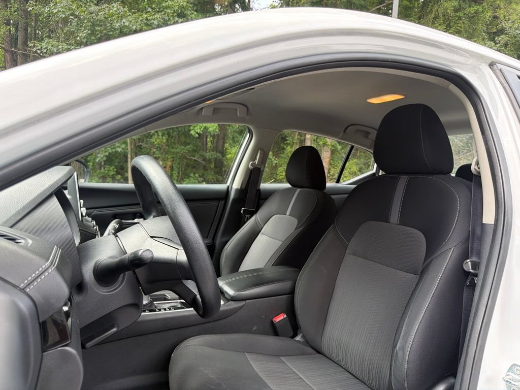 Used 2025 Nissan Sentra SV FWD image 11