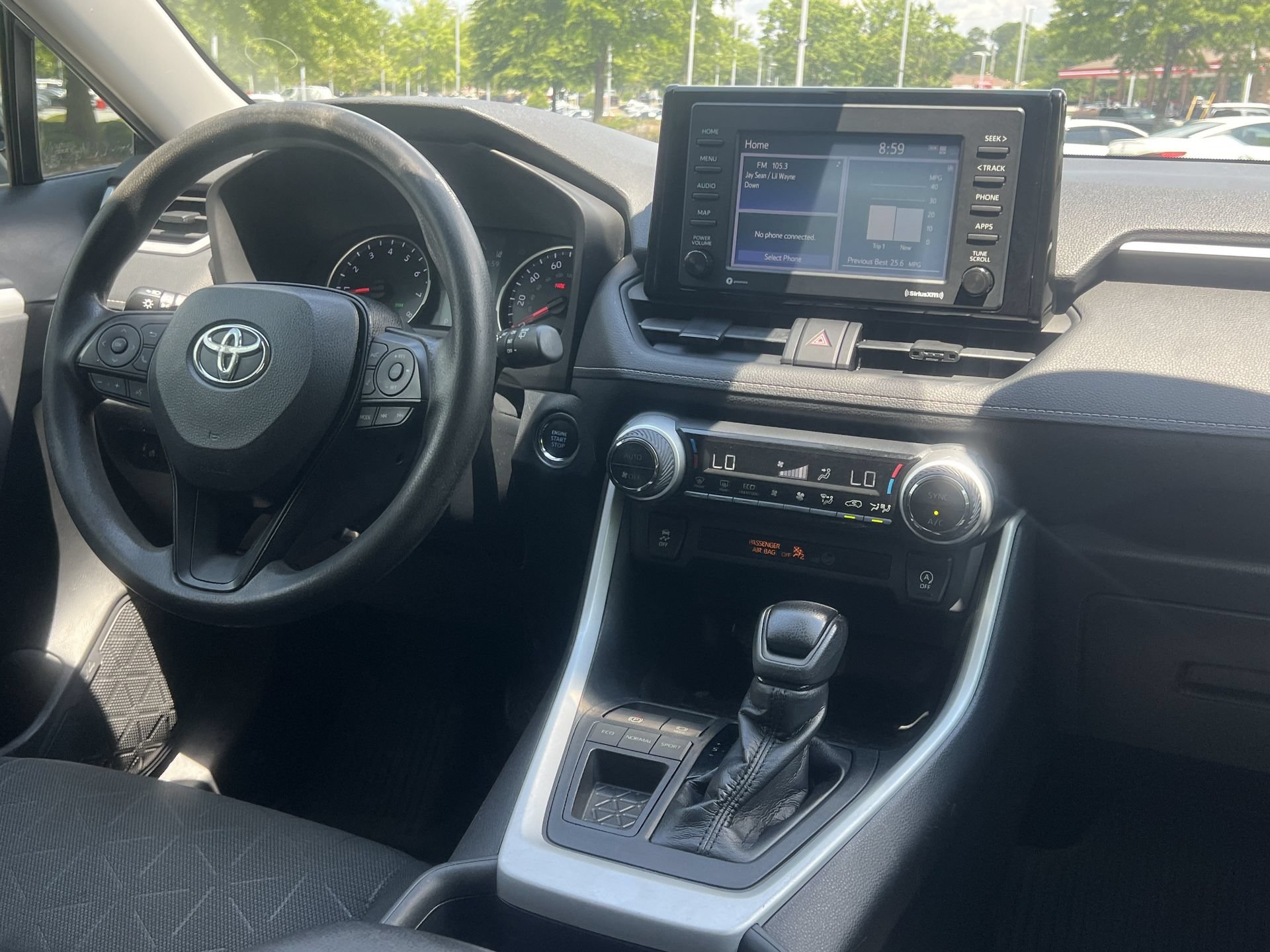 Used 2020 Toyota RAV4 XLE FWD image 3