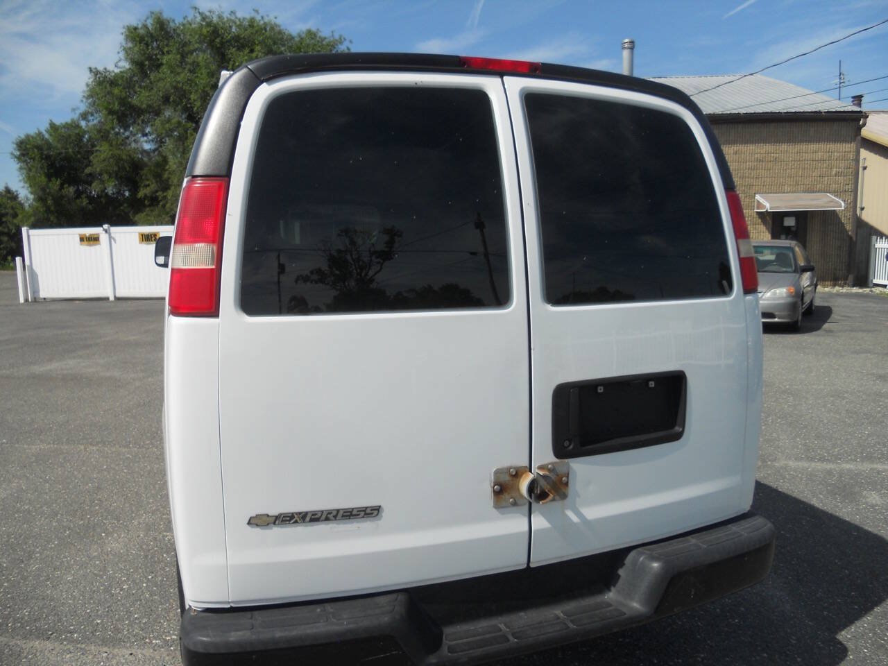 Used 2013 Chevrolet Express 2500 RWD image 4