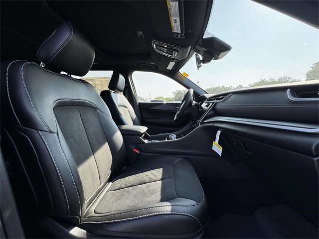 New 2025 Jeep Grand Cherokee L Altitude image 14