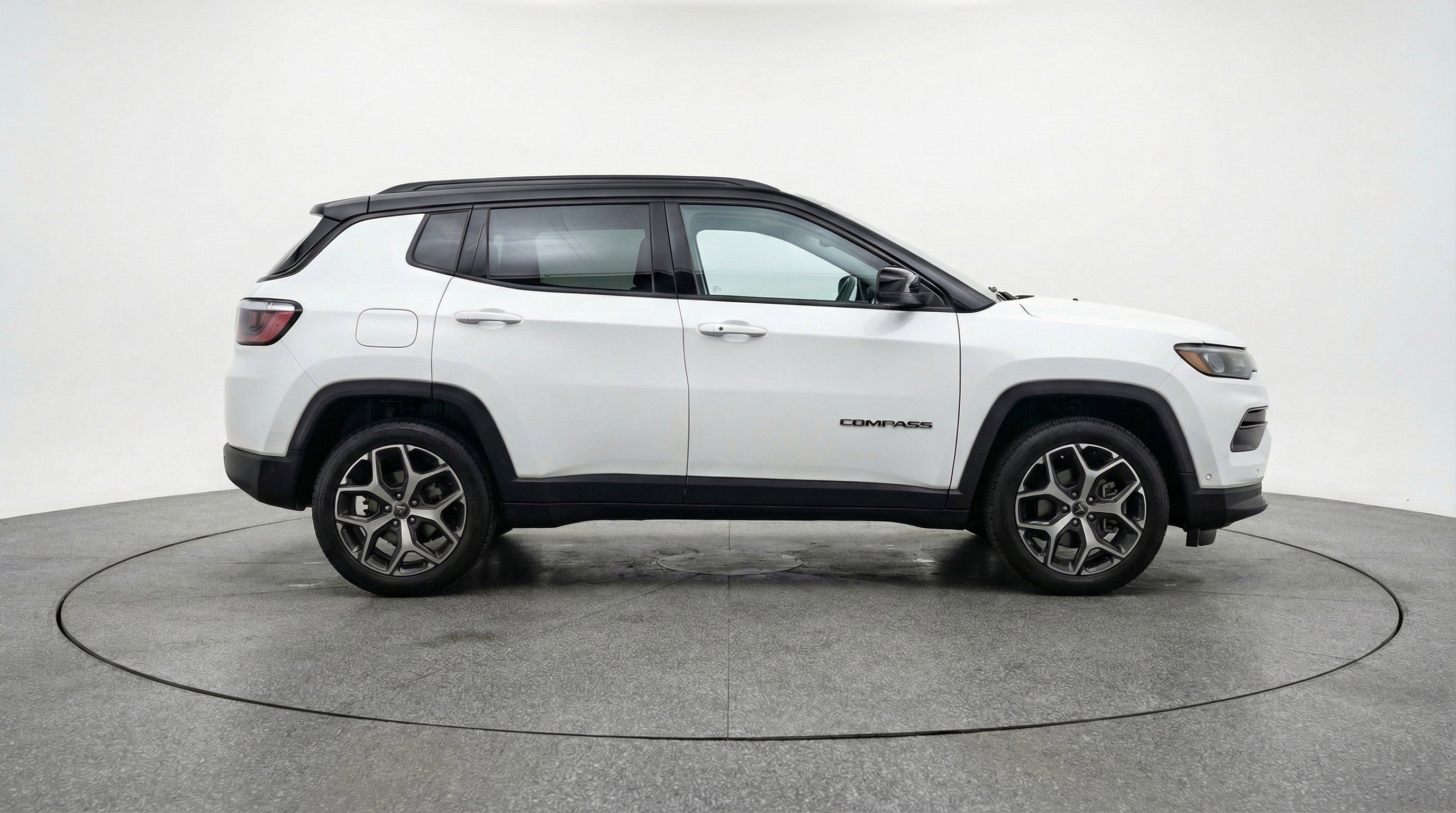 Used 2025 Jeep Compass Limited image 11