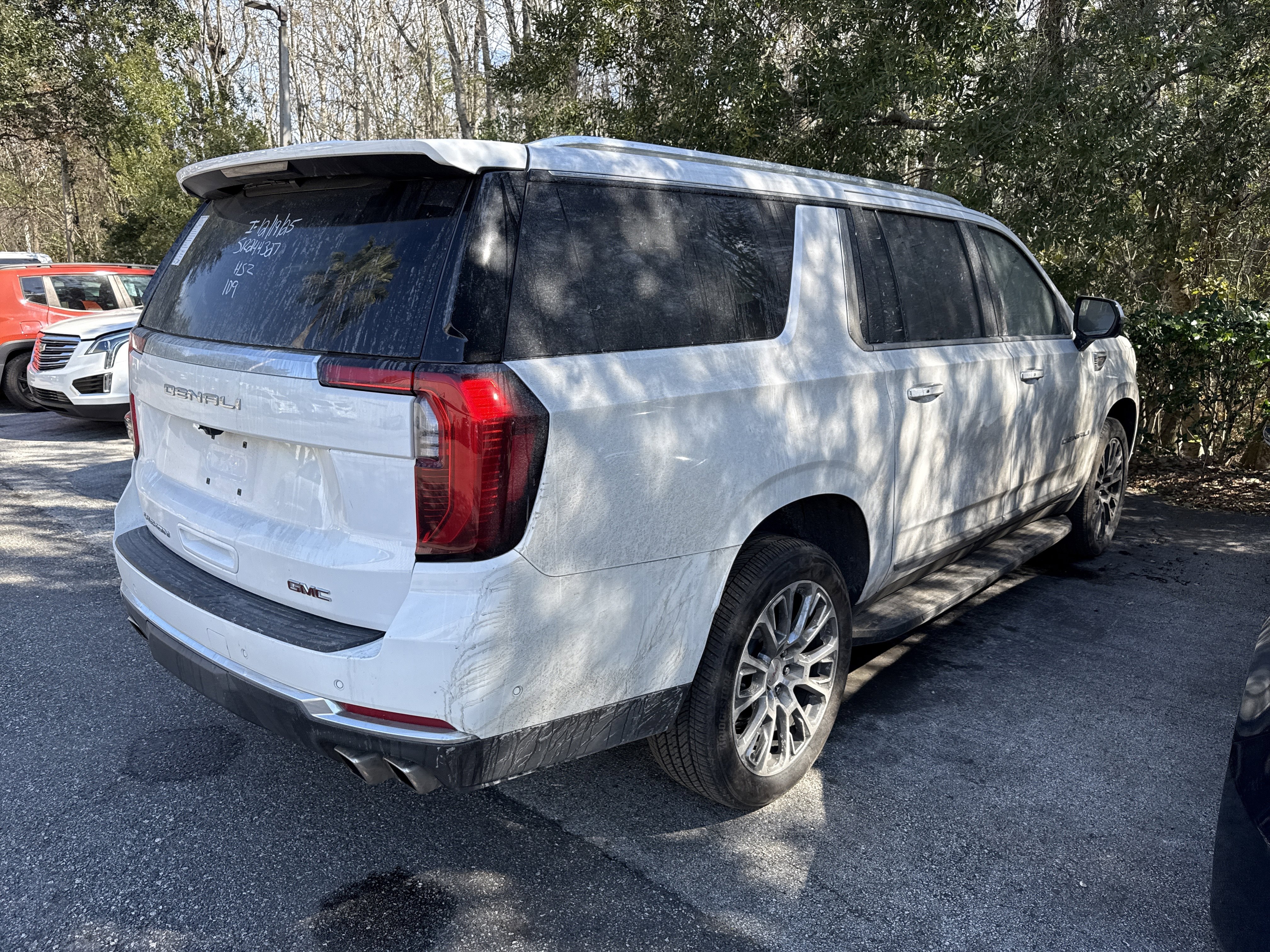 Used 2025 GMC Yukon XL Denali image 3