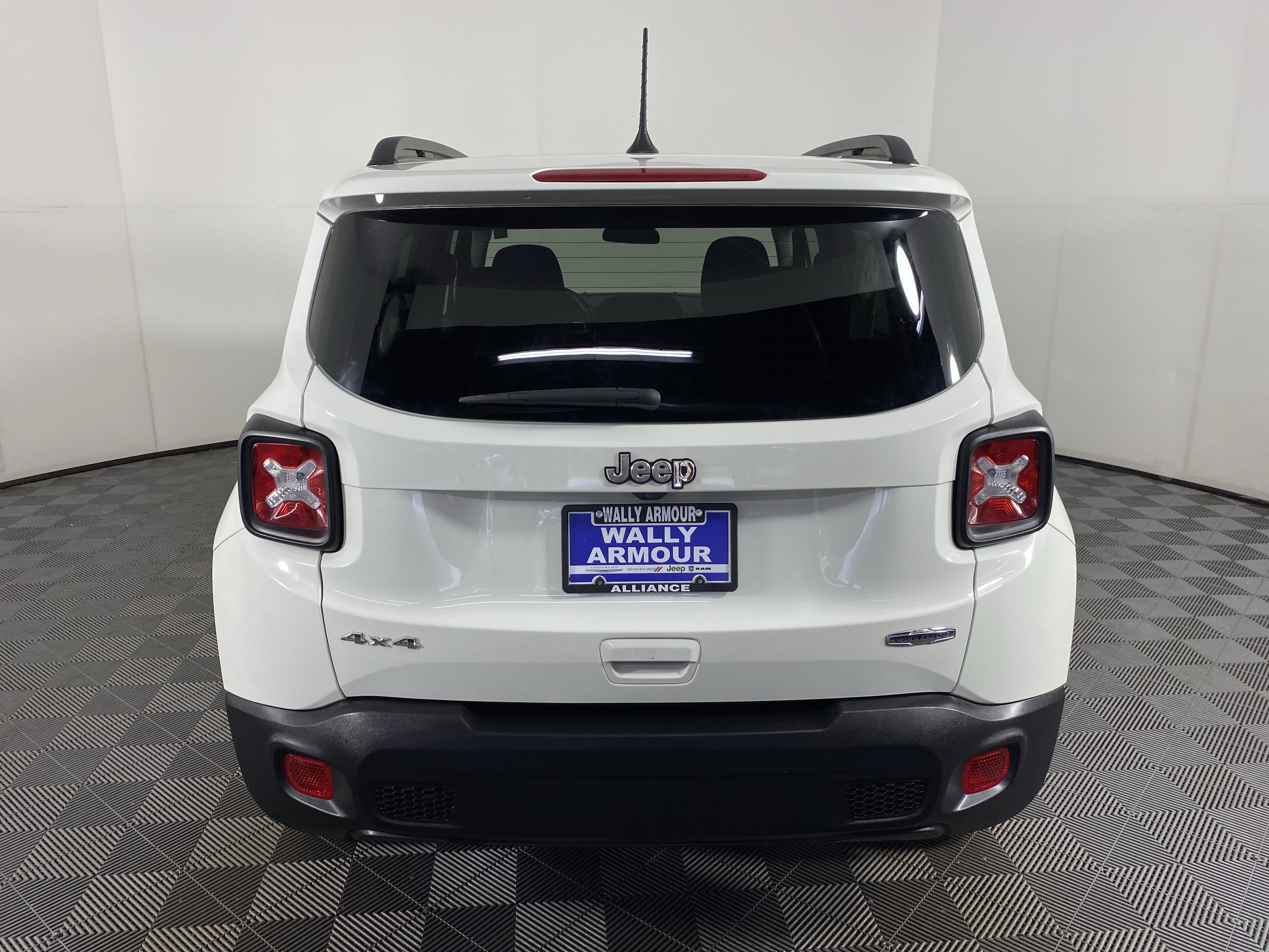 Used 2020 Jeep Renegade Latitude w/ Cold Weather Group AWD/4WD image 8